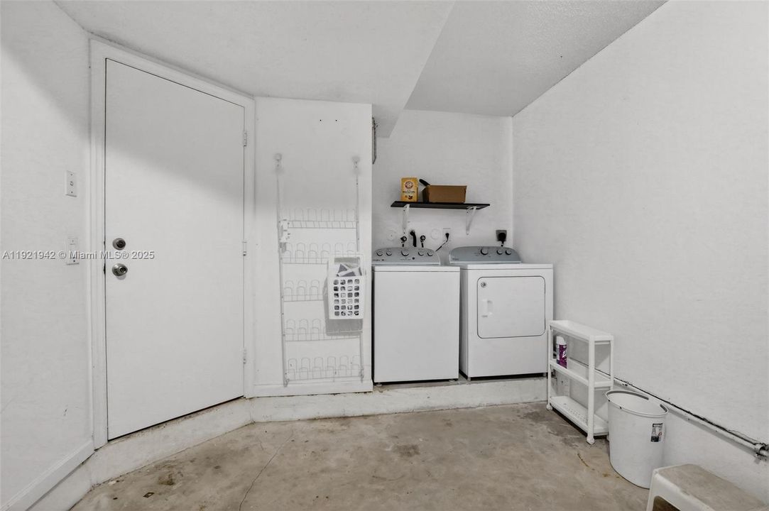 For Rent: $3,500 (4 beds, 2 baths, 1946 Square Feet)