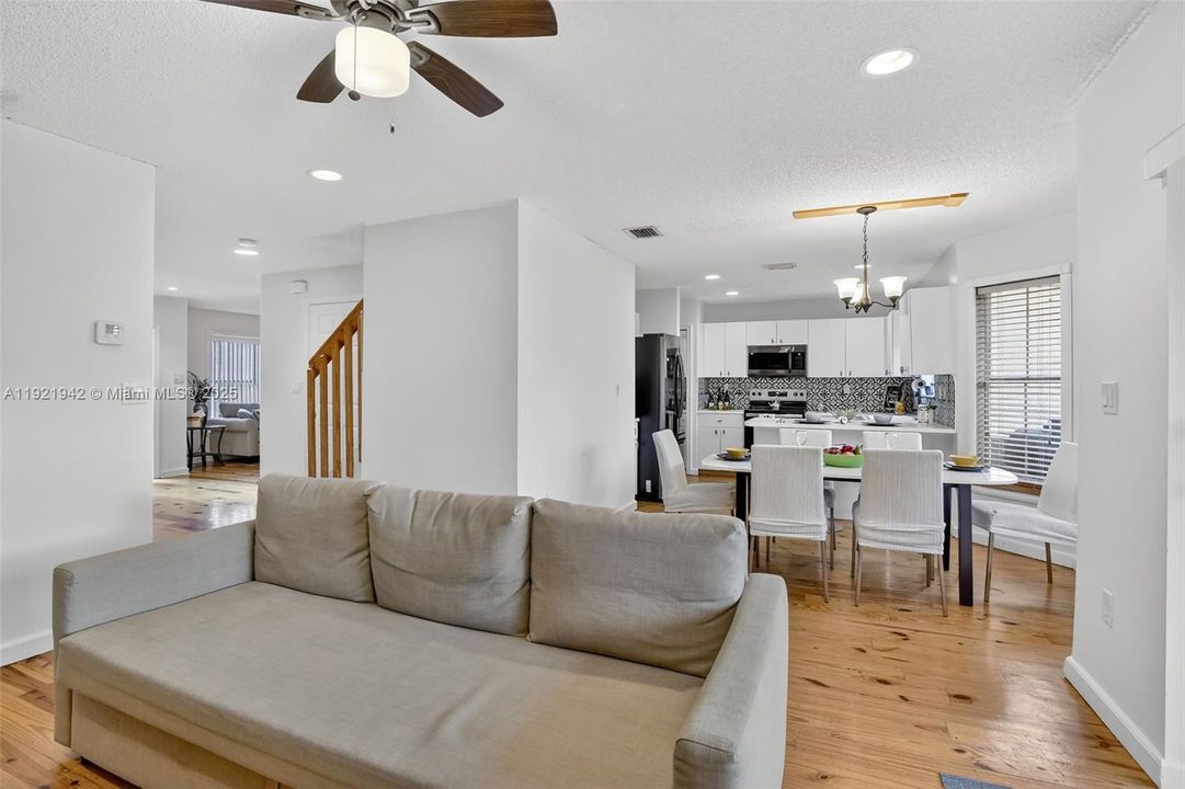 For Rent: $3,500 (4 beds, 2 baths, 1946 Square Feet)