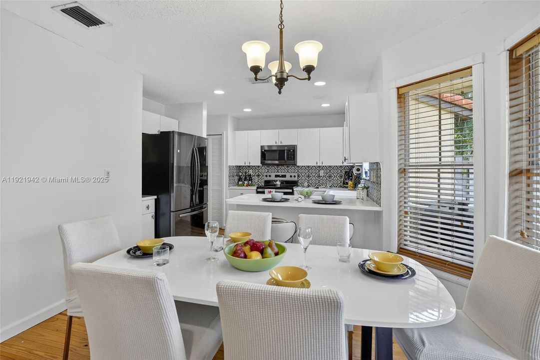 For Rent: $3,500 (4 beds, 2 baths, 1946 Square Feet)