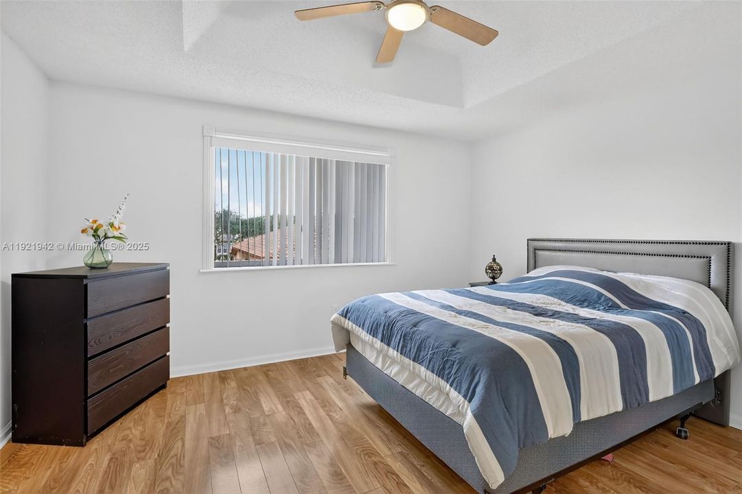 For Rent: $3,500 (4 beds, 2 baths, 1946 Square Feet)