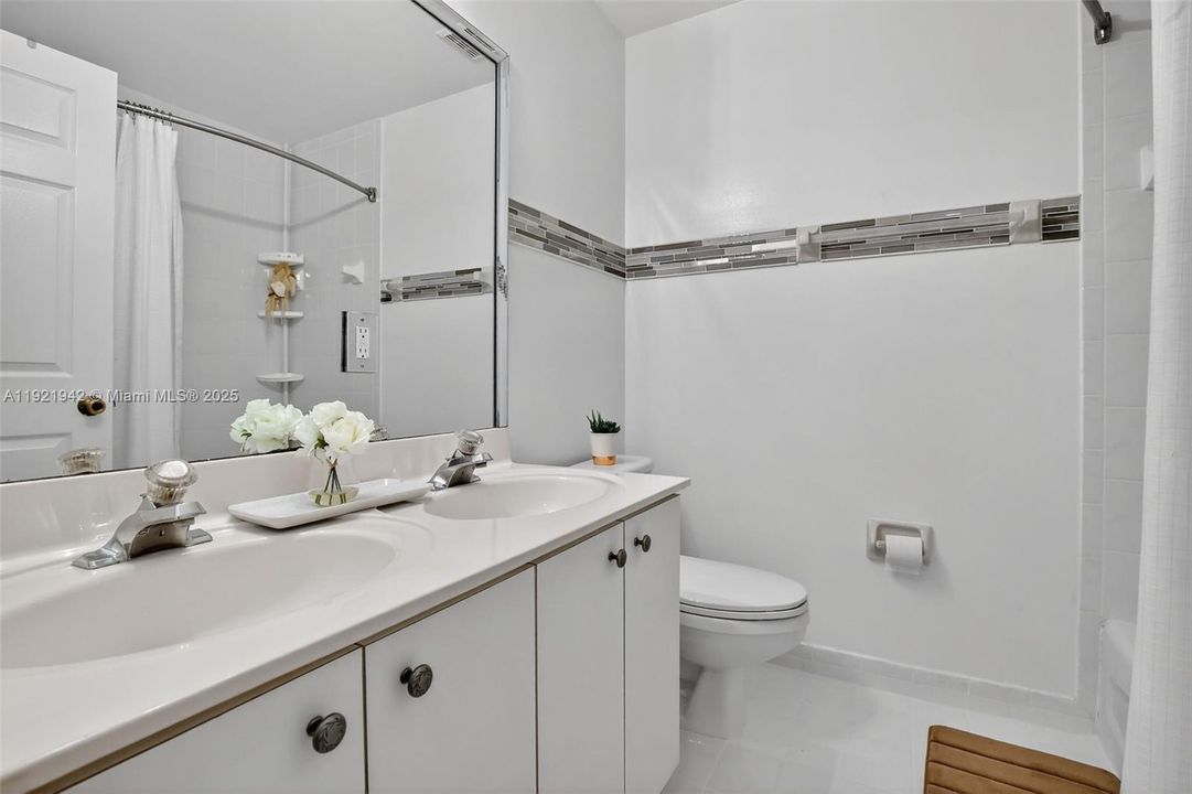 For Rent: $3,500 (4 beds, 2 baths, 1946 Square Feet)