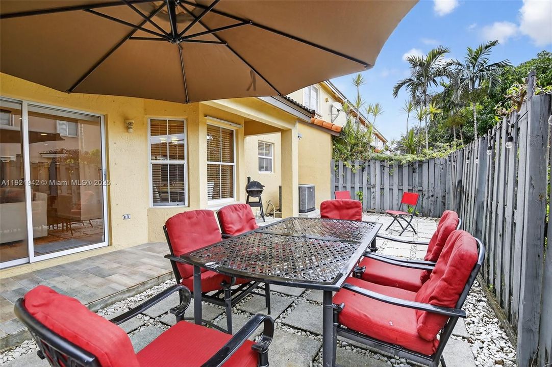 For Rent: $3,500 (4 beds, 2 baths, 1946 Square Feet)