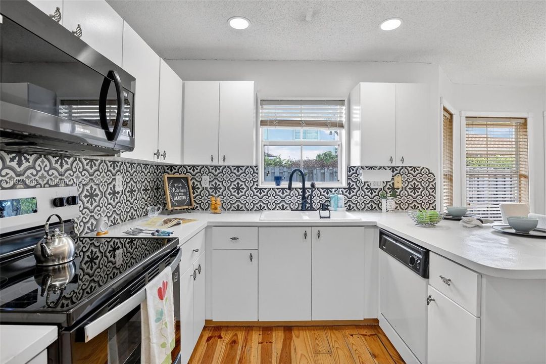 For Rent: $3,500 (4 beds, 2 baths, 1946 Square Feet)