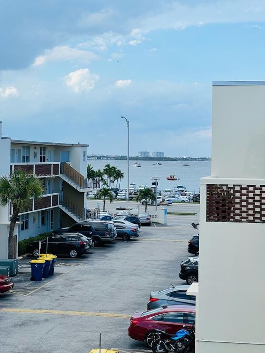 For Rent: $1,800 (1 beds, 1 baths, 695 Square Feet)