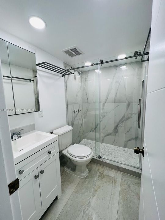 For Rent: $1,800 (1 beds, 1 baths, 695 Square Feet)