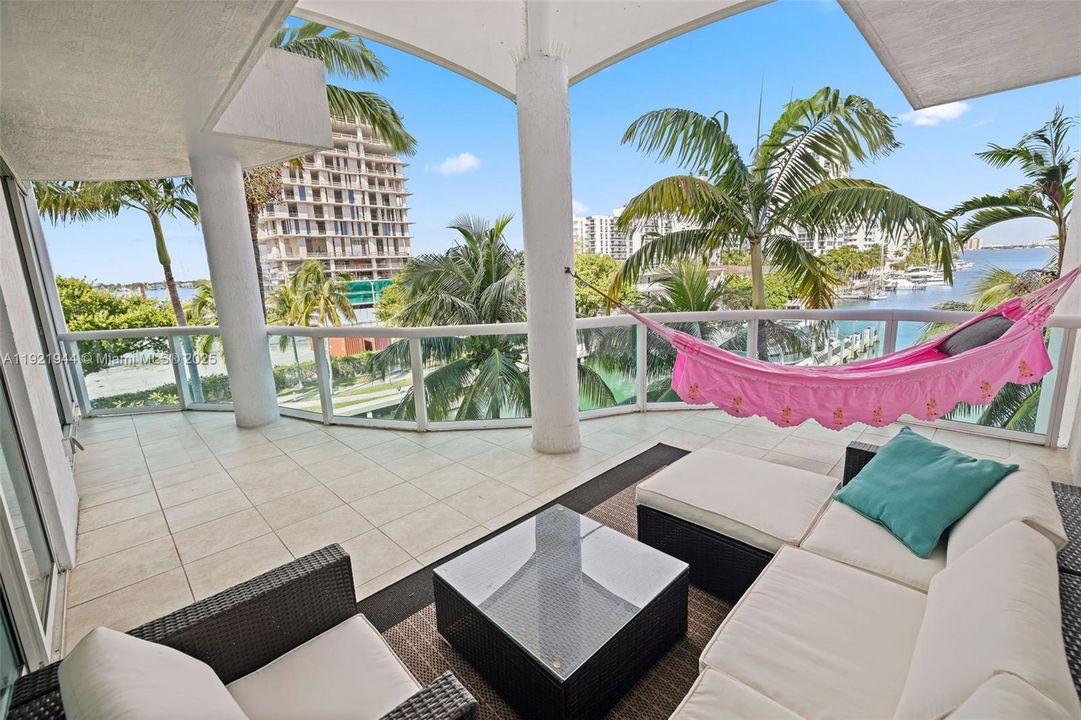 For Sale: $795,000 (3 beds, 2 baths, 1336 Square Feet)