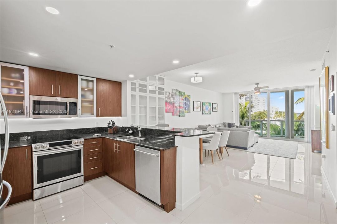 For Sale: $795,000 (3 beds, 2 baths, 1336 Square Feet)