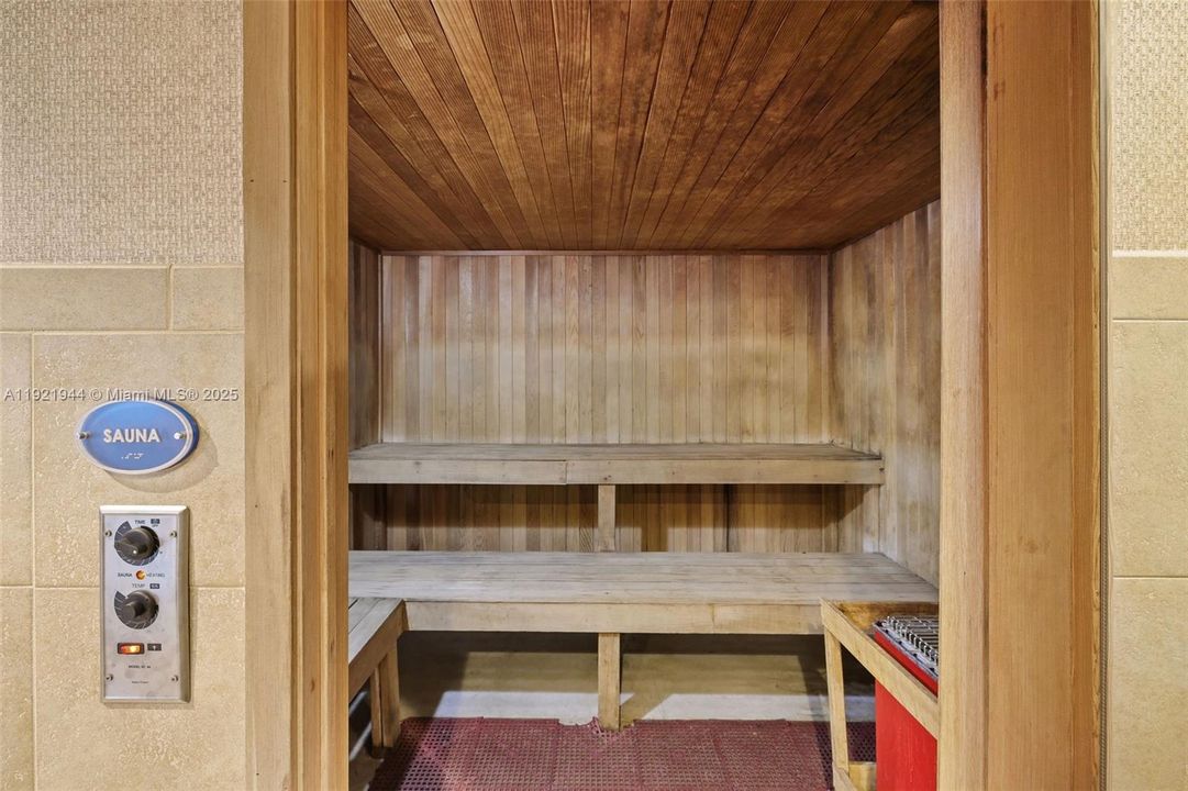 For Sale: $795,000 (3 beds, 2 baths, 1336 Square Feet)