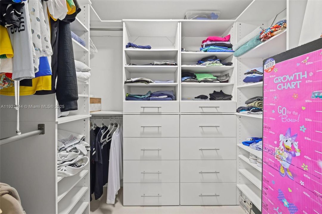 For Sale: $795,000 (3 beds, 2 baths, 1336 Square Feet)