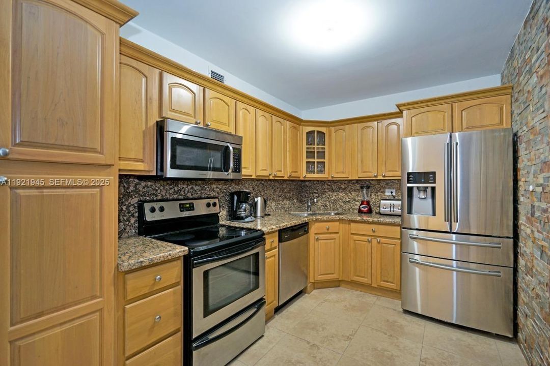 На продажу: $820,000 (2 спален, 2 ванн, 1290 Квадратных фут)