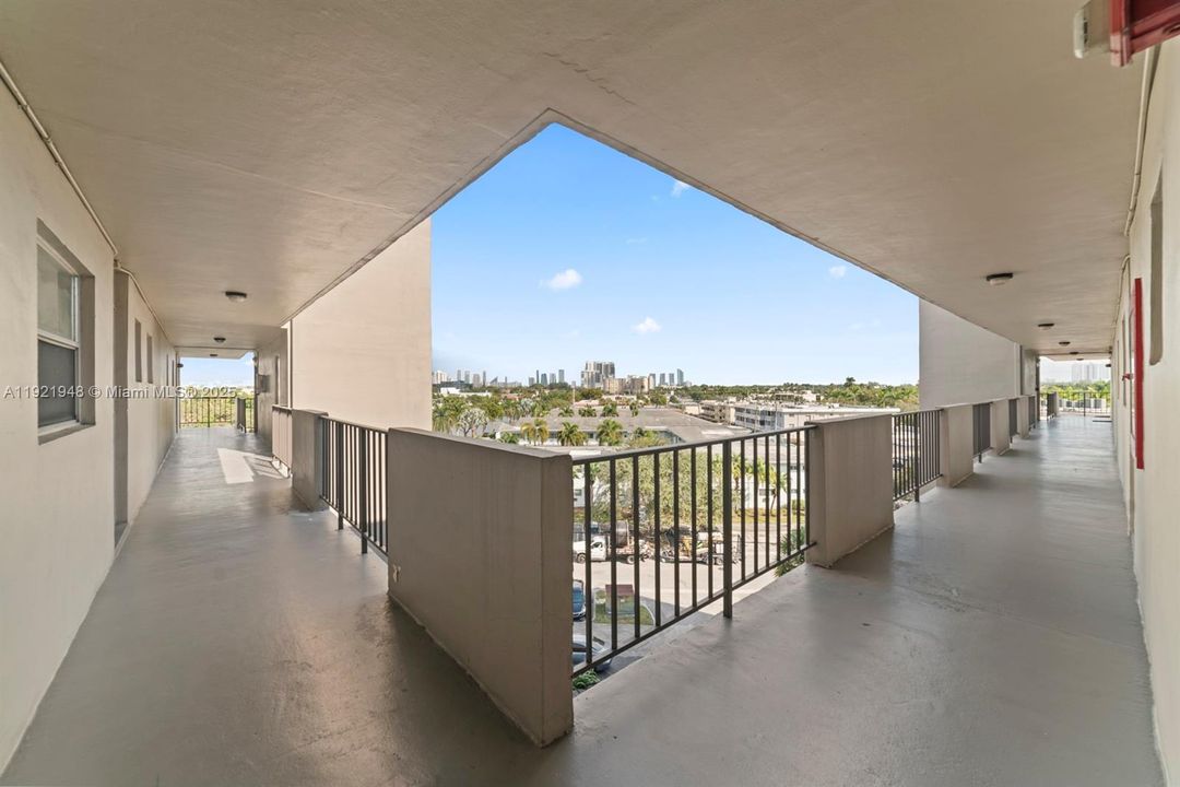 出租: $1,550 (1 贝兹, 1 浴室, 755 平方英尺)