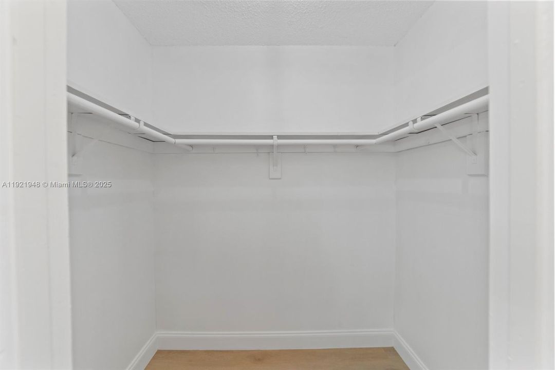 出租: $1,550 (1 贝兹, 1 浴室, 755 平方英尺)