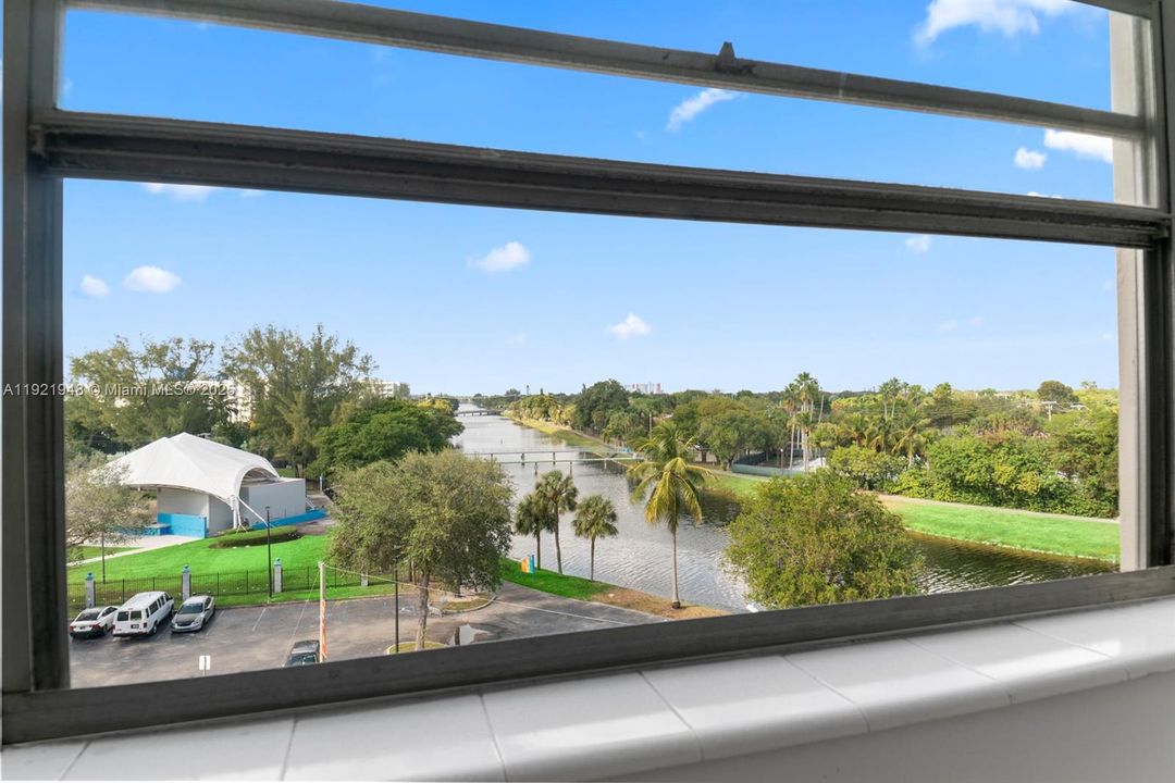 出租: $1,550 (1 贝兹, 1 浴室, 755 平方英尺)