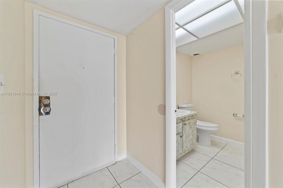 For Rent: $1,550 (1 beds, 1 baths, 780 Square Feet)