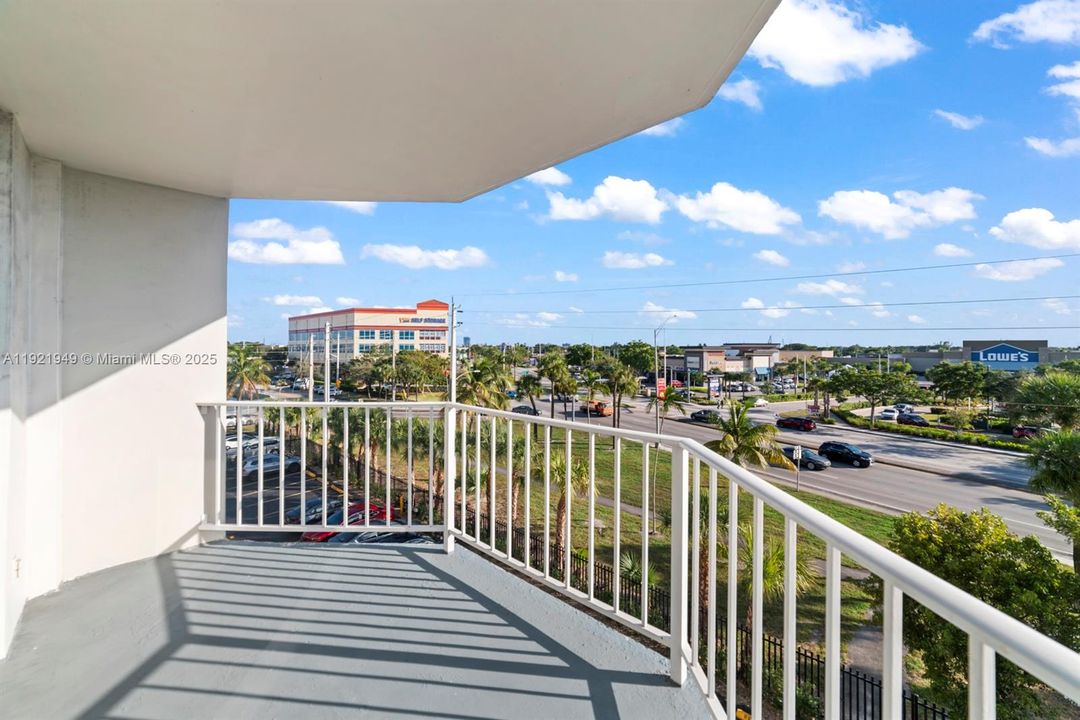 For Rent: $1,550 (1 beds, 1 baths, 780 Square Feet)