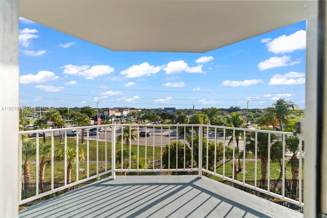 For Rent: $1,550 (1 beds, 1 baths, 780 Square Feet)