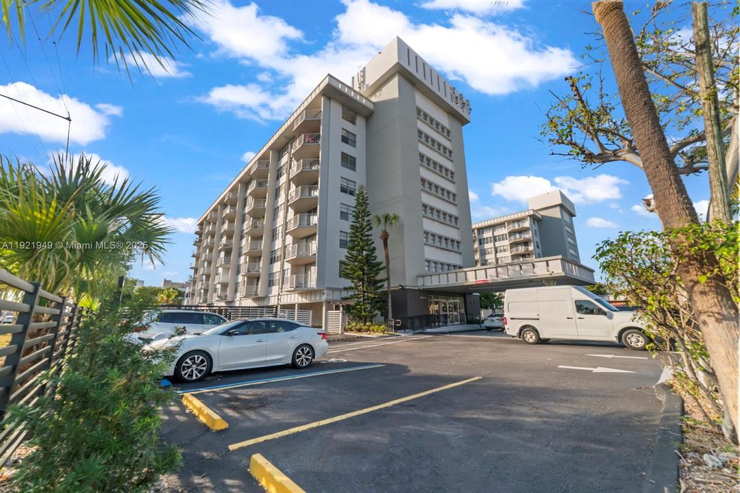 For Rent: $1,550 (1 beds, 1 baths, 780 Square Feet)