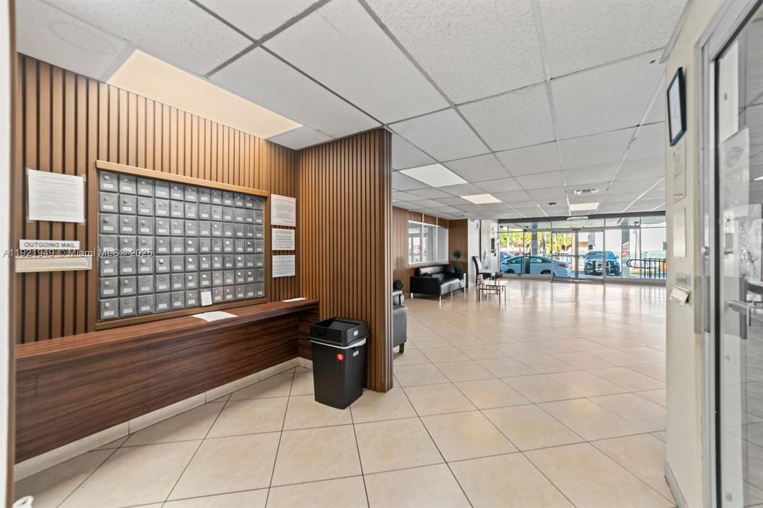 For Rent: $1,550 (1 beds, 1 baths, 780 Square Feet)