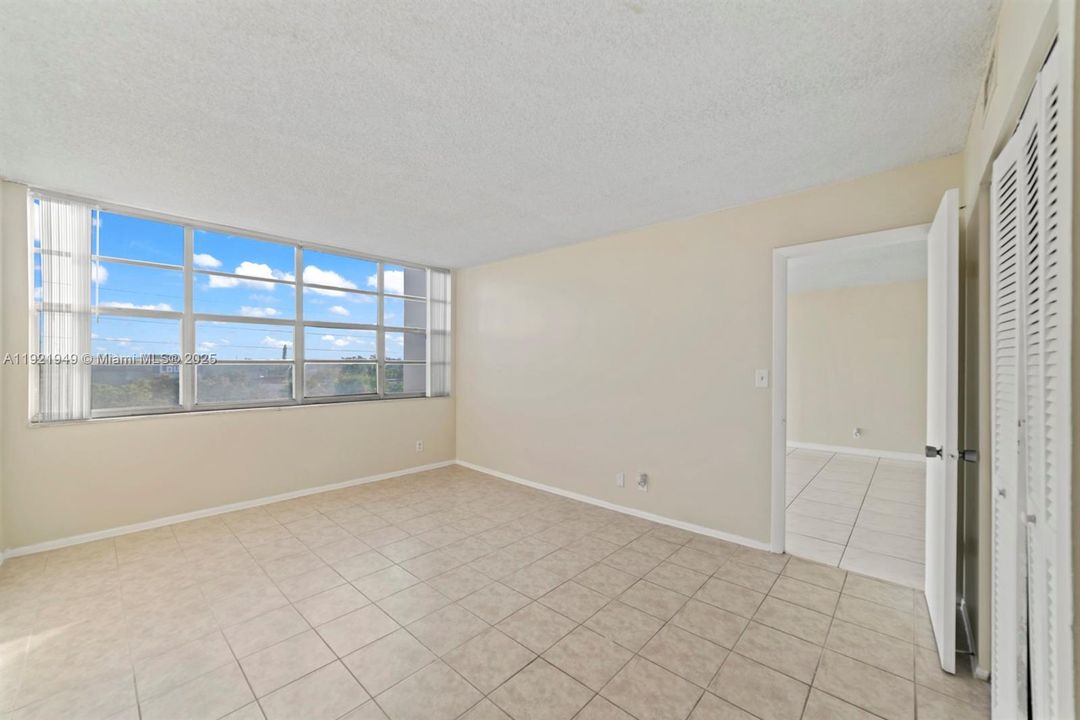 For Rent: $1,550 (1 beds, 1 baths, 780 Square Feet)