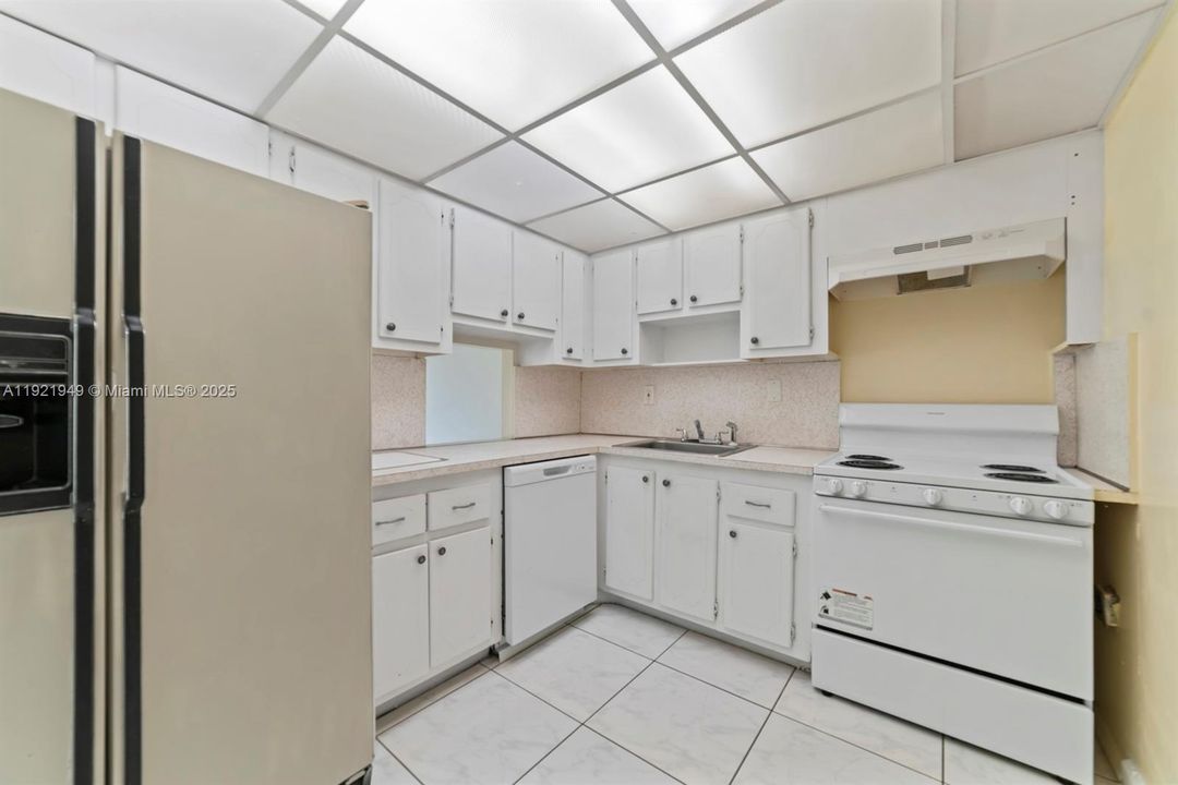 For Rent: $1,550 (1 beds, 1 baths, 780 Square Feet)