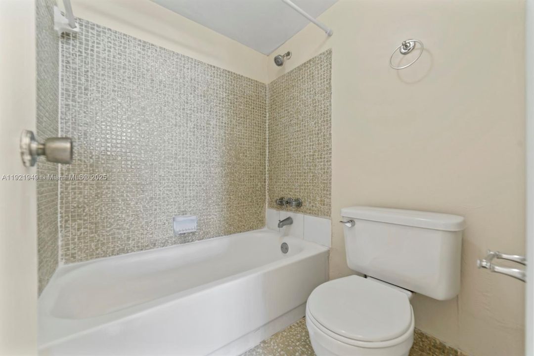 For Rent: $1,550 (1 beds, 1 baths, 780 Square Feet)