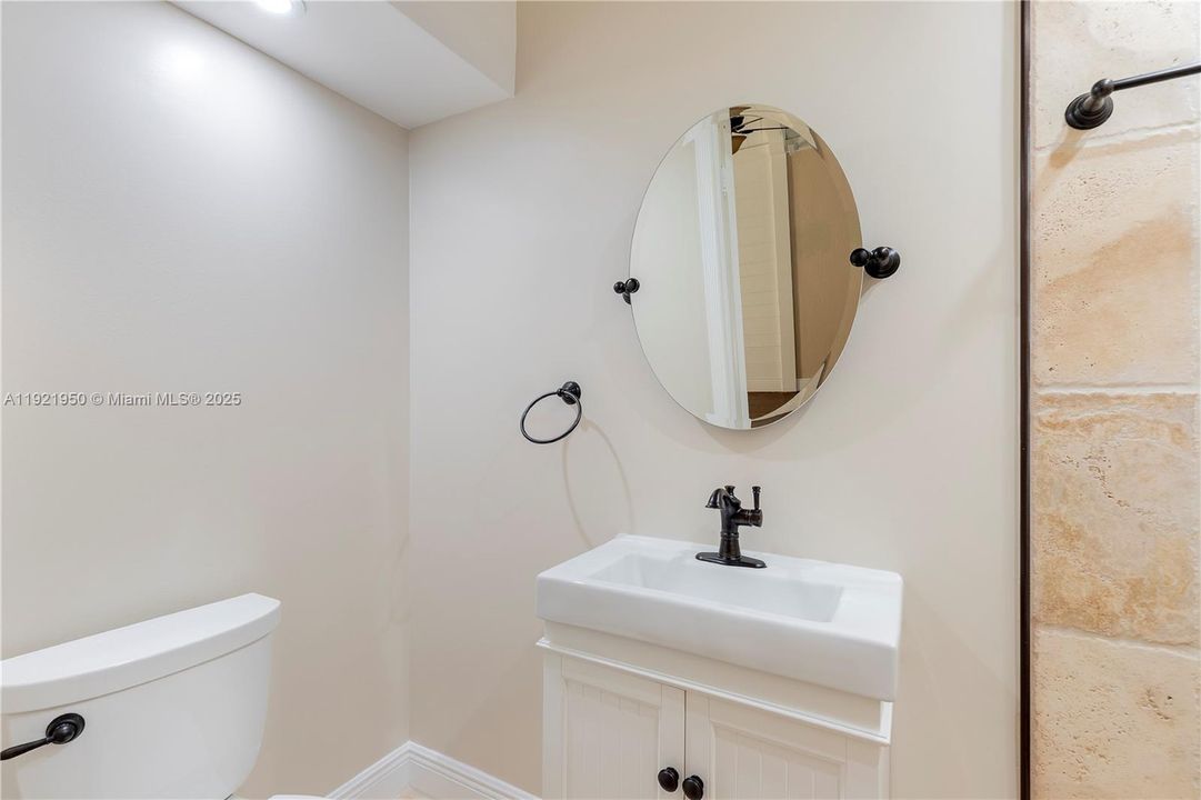 出租: $5,250 (3 贝兹, 2 浴室, 1086 平方英尺)