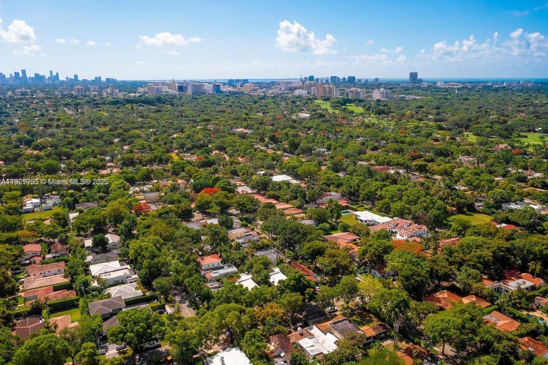 出租: $5,250 (3 贝兹, 2 浴室, 1086 平方英尺)