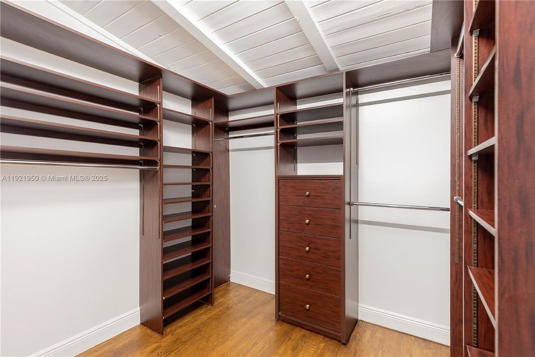 出租: $5,250 (3 贝兹, 2 浴室, 1086 平方英尺)