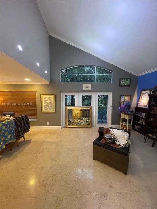 For Rent: $5,300 (3 beds, 2 baths, 2015 Square Feet)