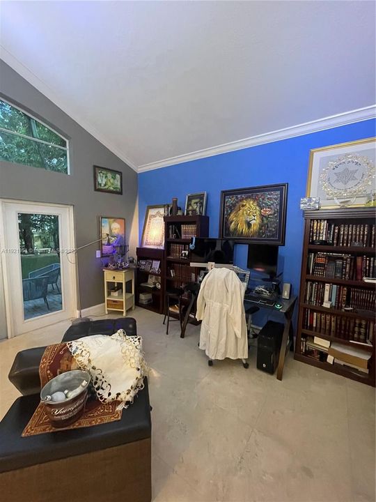 For Rent: $5,300 (3 beds, 2 baths, 2015 Square Feet)