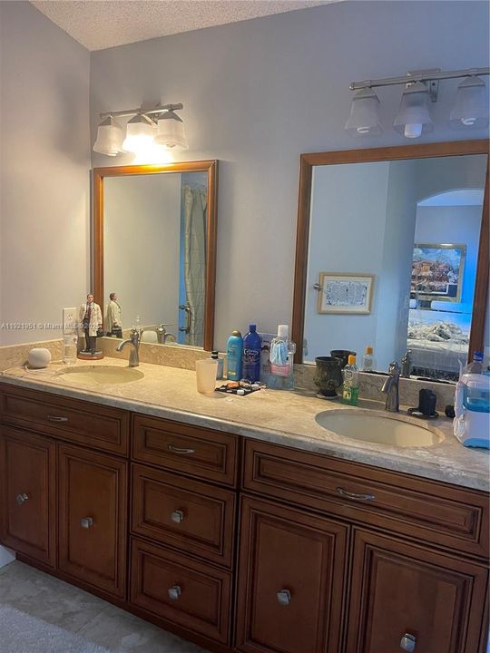 For Rent: $5,300 (3 beds, 2 baths, 2015 Square Feet)