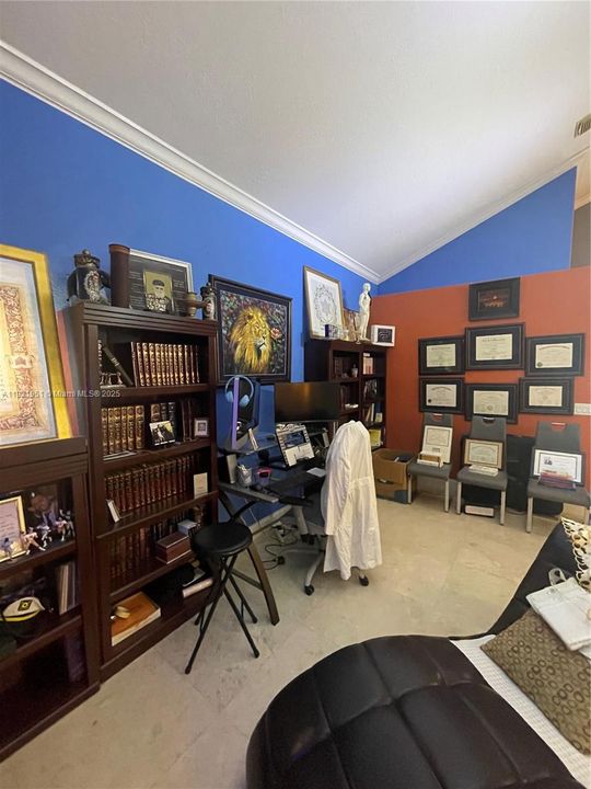 For Rent: $5,300 (3 beds, 2 baths, 2015 Square Feet)