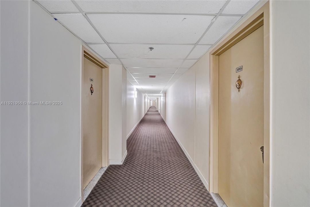 待售: $214,999 (0 贝兹, 1 浴室, 762 平方英尺)