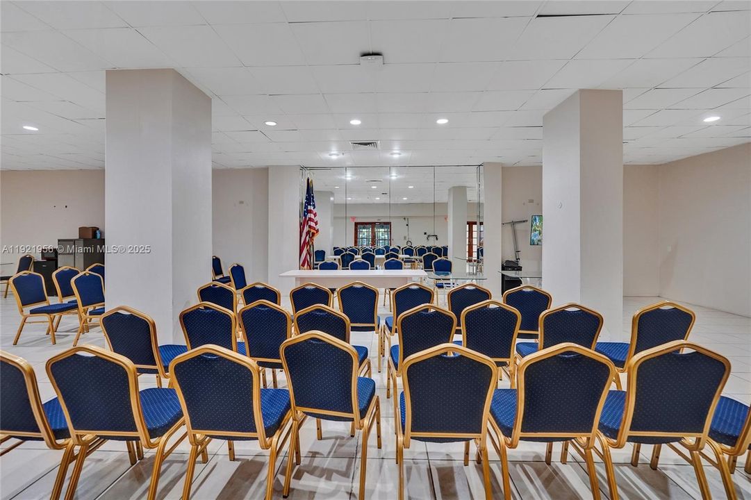 待售: $214,999 (0 贝兹, 1 浴室, 762 平方英尺)