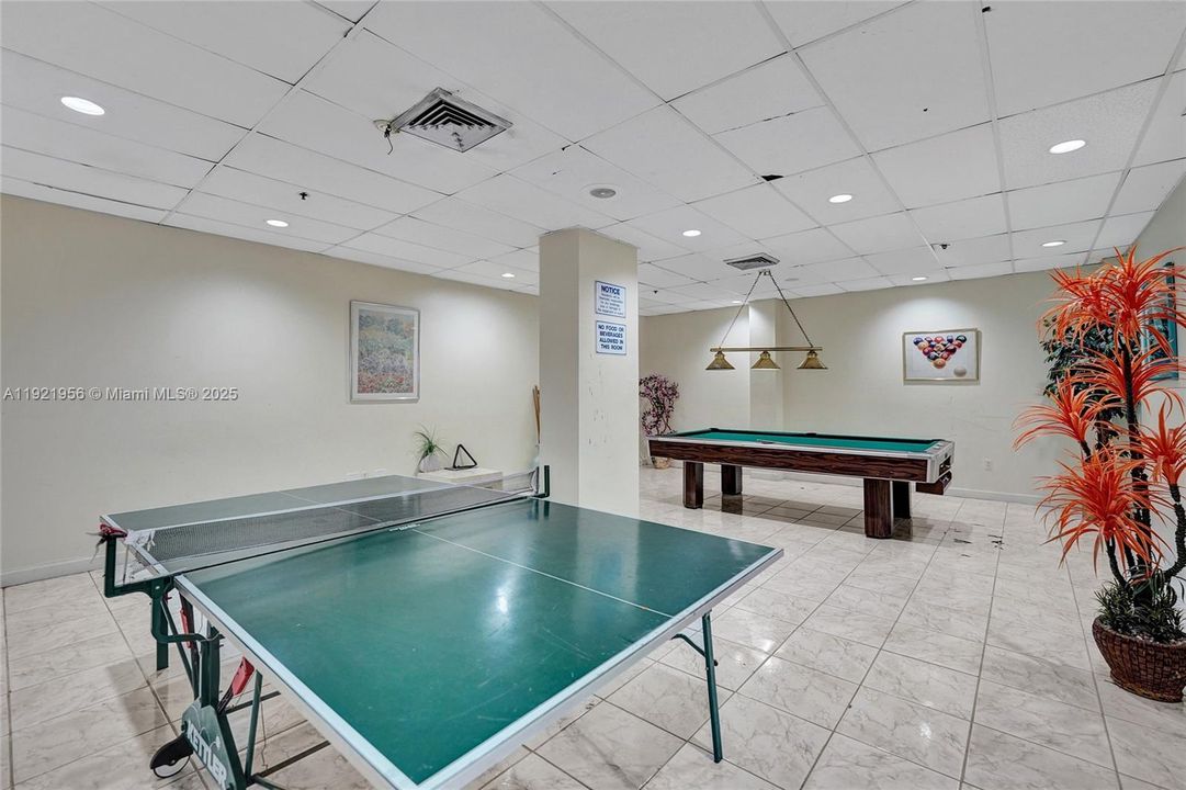 待售: $214,999 (0 贝兹, 1 浴室, 762 平方英尺)