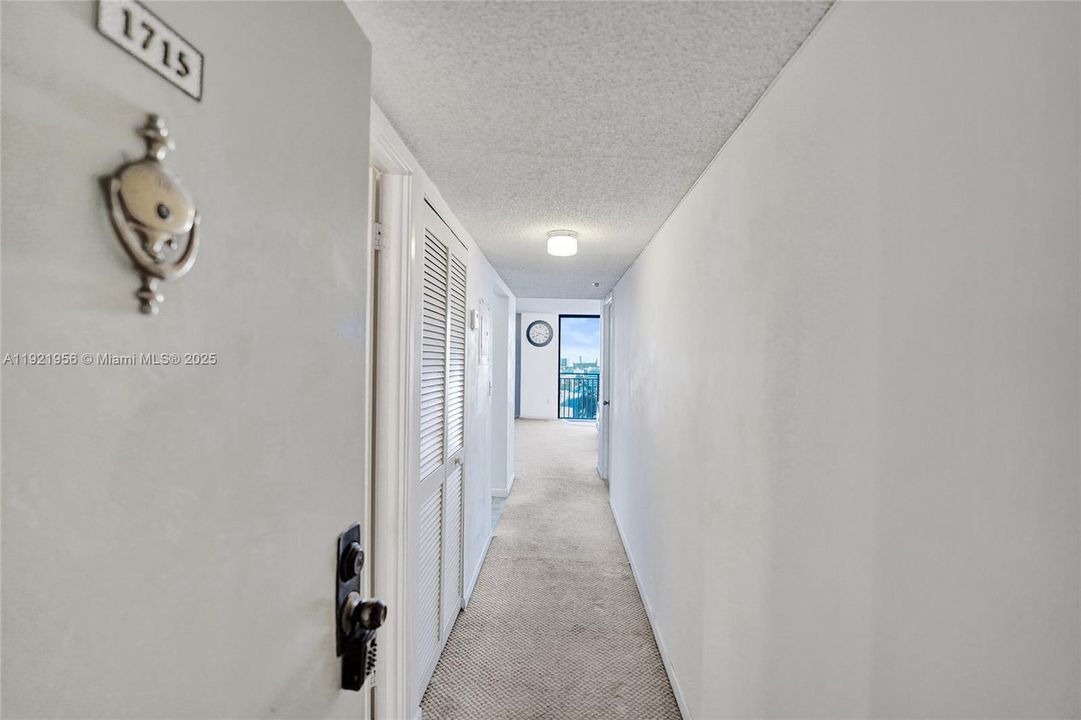 待售: $214,999 (0 贝兹, 1 浴室, 762 平方英尺)