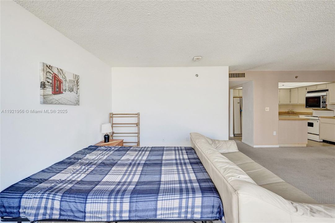 待售: $214,999 (0 贝兹, 1 浴室, 762 平方英尺)