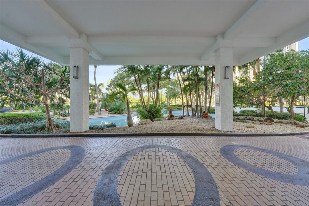 待售: $214,999 (0 贝兹, 1 浴室, 762 平方英尺)