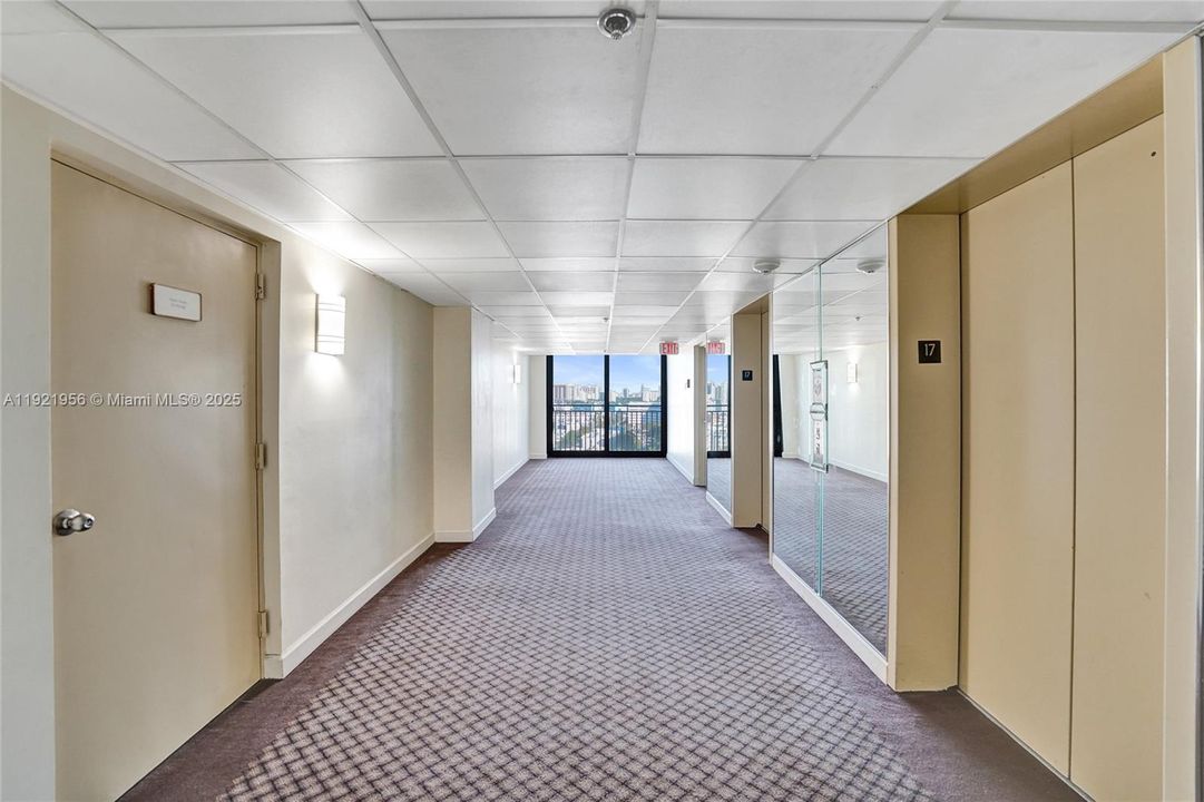 待售: $214,999 (0 贝兹, 1 浴室, 762 平方英尺)