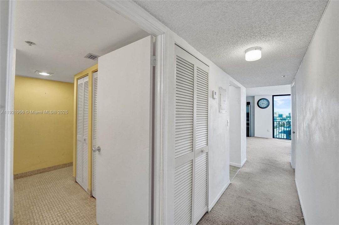 待售: $214,999 (0 贝兹, 1 浴室, 762 平方英尺)