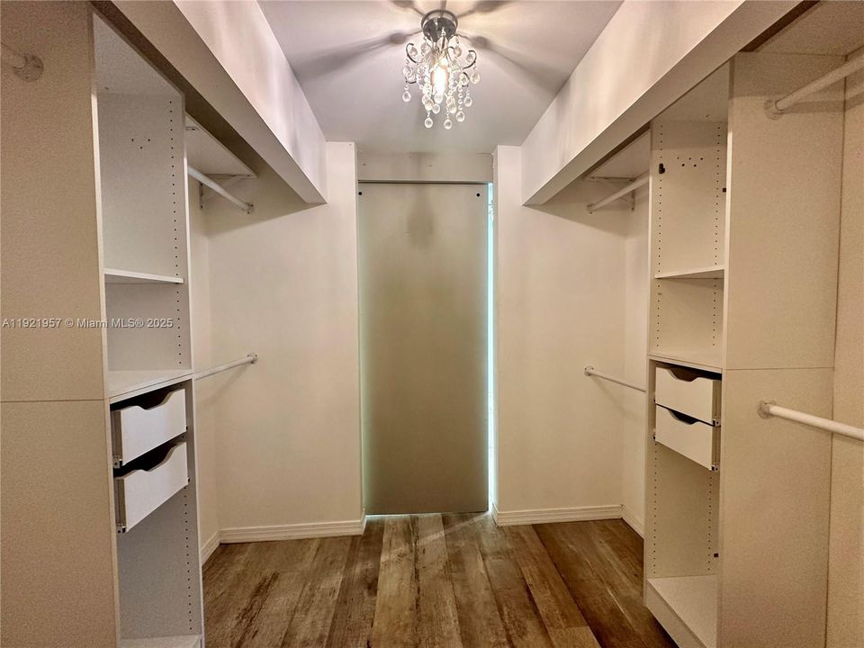 For Sale: $529,000 (3 beds, 2 baths, 1356 Square Feet)