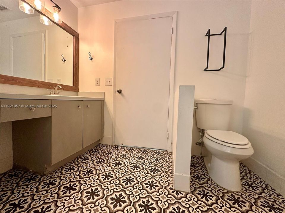 For Sale: $529,000 (3 beds, 2 baths, 1356 Square Feet)