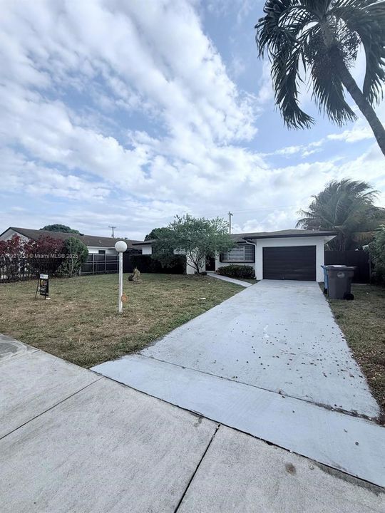 For Rent: $3,000 (3 beds, 2 baths, 1700 Square Feet)