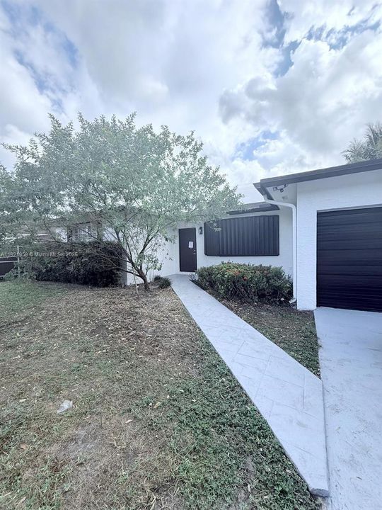 For Rent: $3,000 (3 beds, 2 baths, 1700 Square Feet)