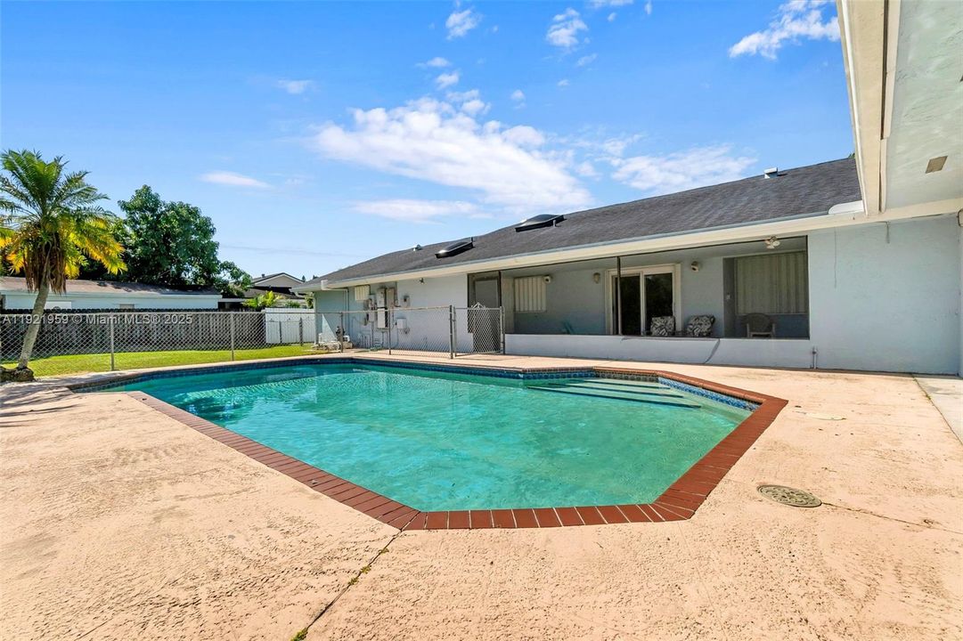 待售: $585,000 (3 贝兹, 3 浴室, 2036 平方英尺)