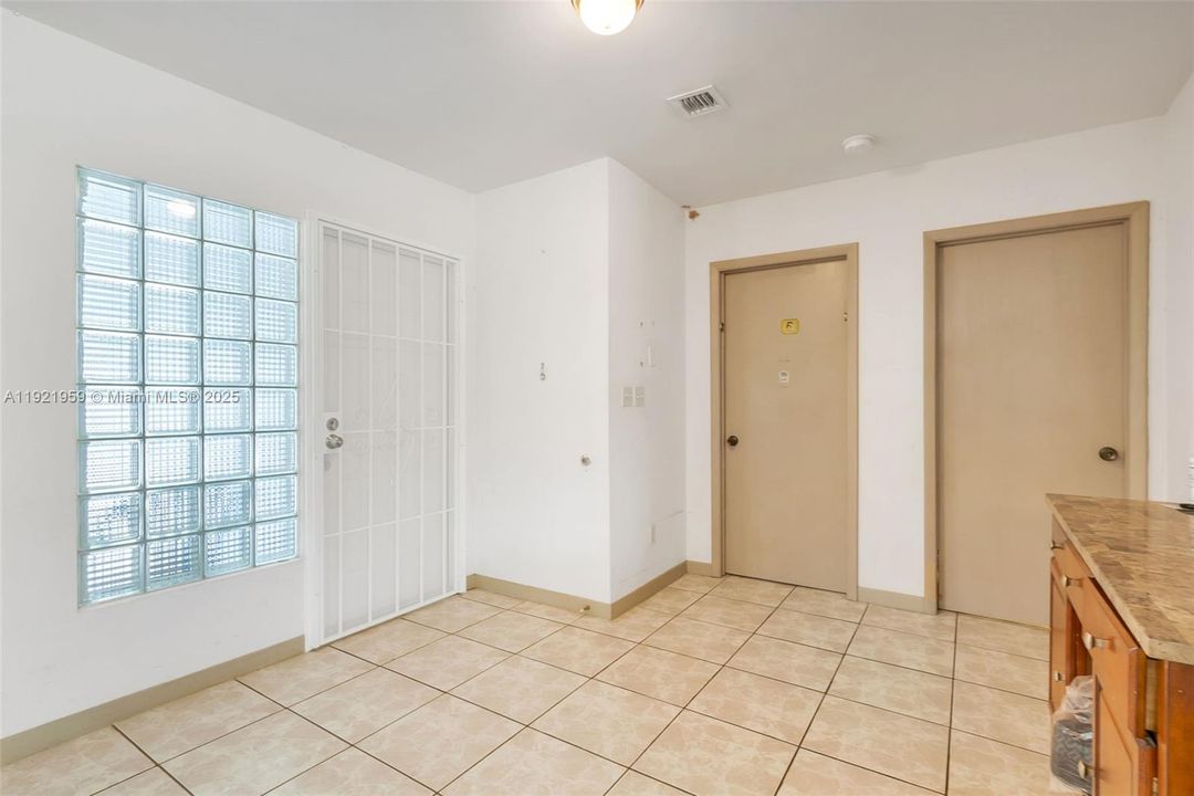 待售: $585,000 (3 贝兹, 3 浴室, 2036 平方英尺)