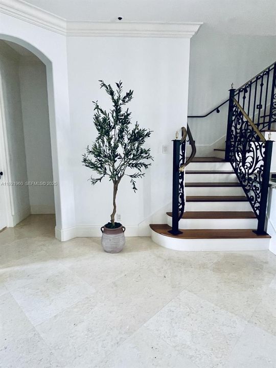 For Sale: $7,999,999 (6 beds, 7 baths, 7130 Square Feet)