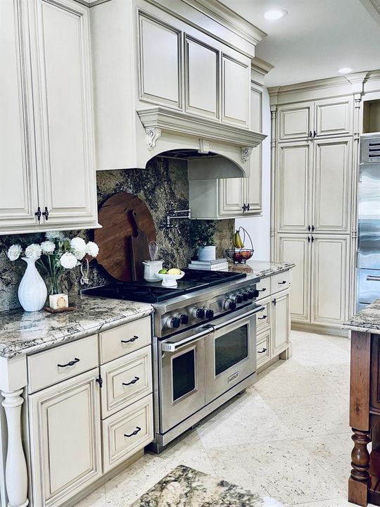 For Sale: $7,999,999 (6 beds, 7 baths, 7130 Square Feet)