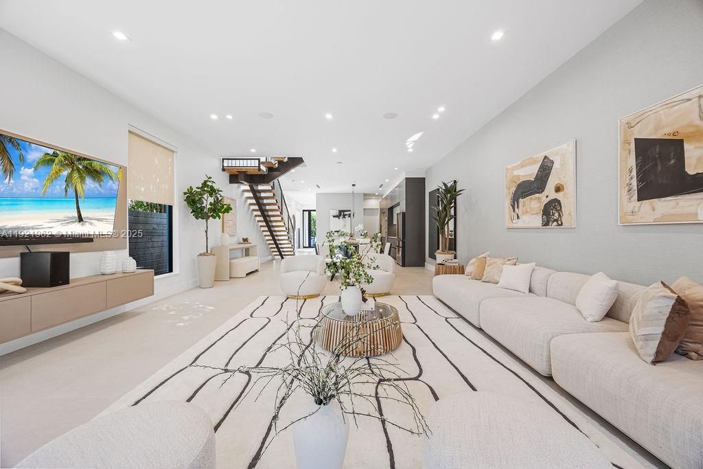 For Sale: $1,325,000 (3 beds, 3 baths, 2583 Square Feet)