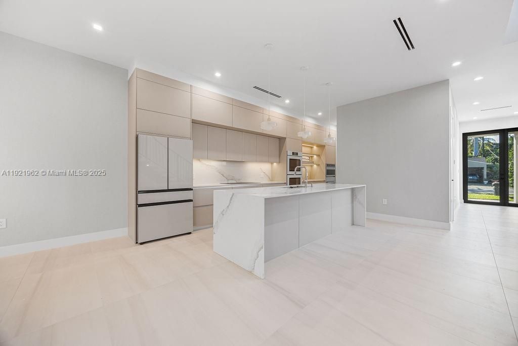 For Sale: $1,325,000 (3 beds, 3 baths, 2583 Square Feet)